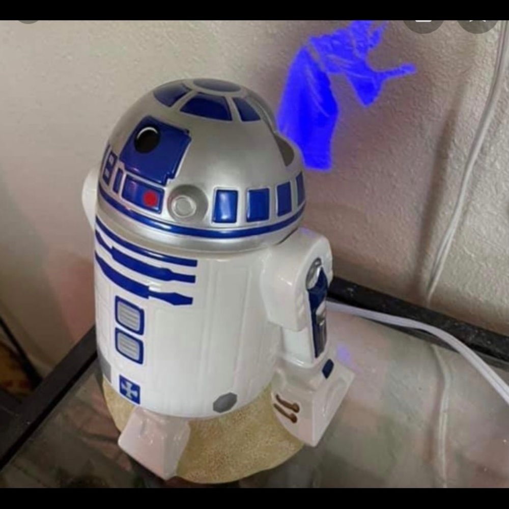 R2D2 Scentsy Warmer - damaged box